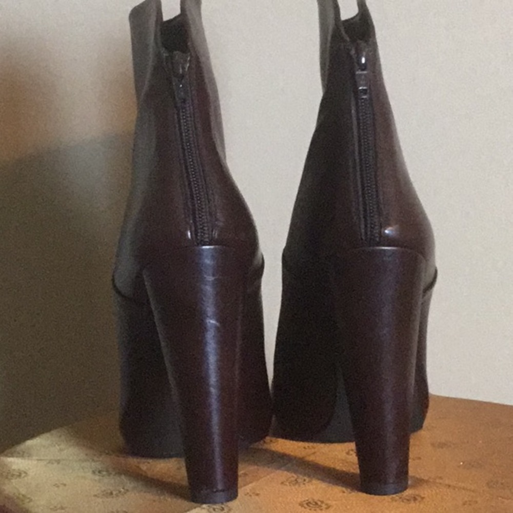Stuart Weitzman Short Boot - Picture 4 of 8